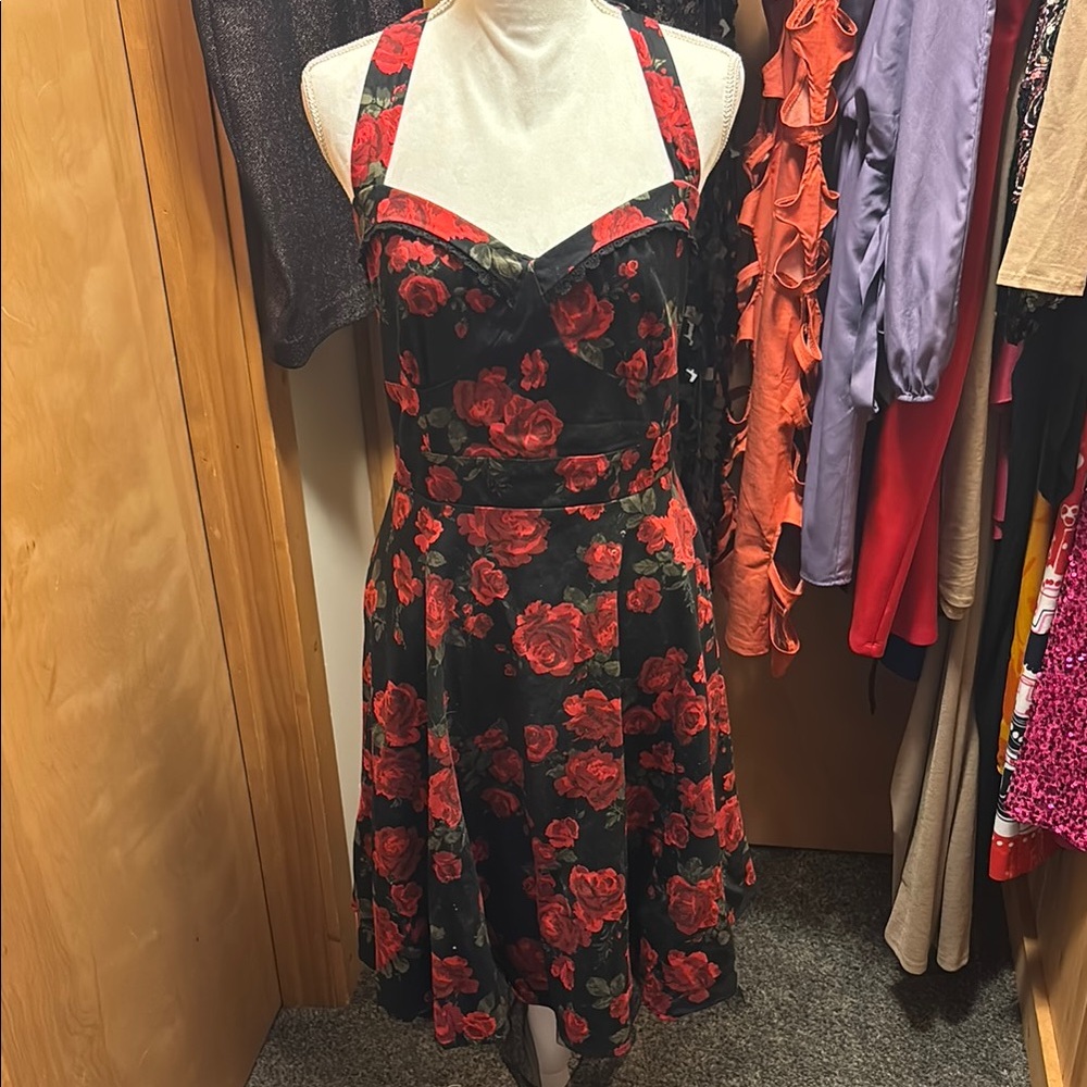 Hot Topic Black and Red Floral Midi Dress